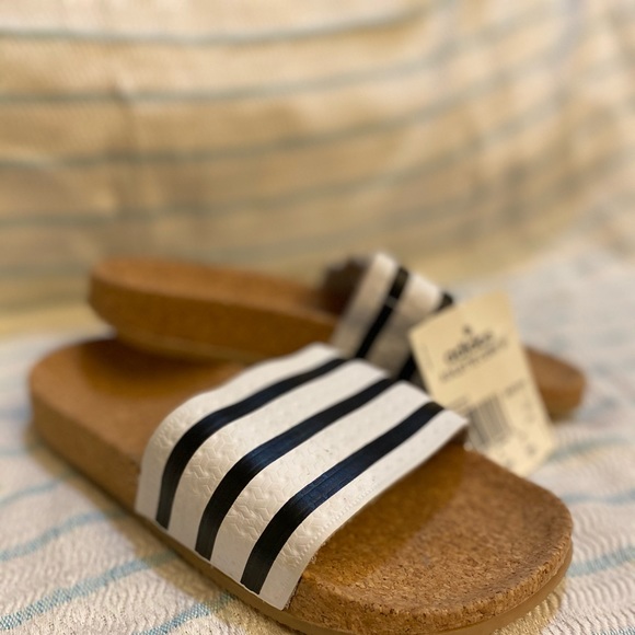 Adidas Flip Flops (nwt) size 5 *rare find* 🦄 - Picture 3 of 4